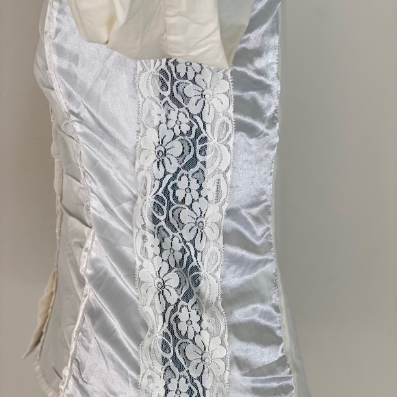 SOLDSexy white button-up with lace and satin highlight - Picture 5 of 11